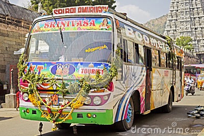 30 MINUTI DI VIAGGIO IN UN BUS INDIANO